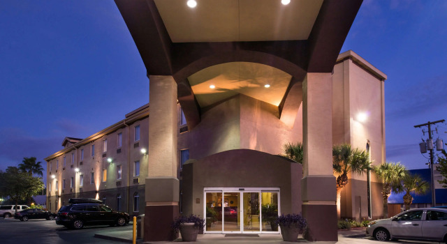 Best Western Tampa, Buchen Sie Hotel Hotels in Tampa mit Parkplatz, Parkplätze
