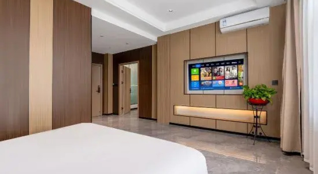 Трёхместный семейный люкс Мансарда Luchun Duma Hotel