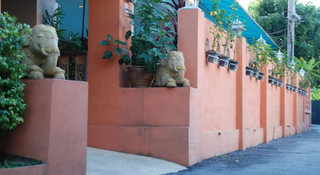 Thaphae Garden Guesthouse, Забронировать Отель Чиангмай провинция Чианг Май, рядом с City Art &amp; Cultural Centre