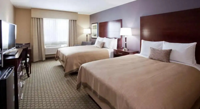 Четырёхместный люкс GrandStay Hotel & Suites Thief River Falls