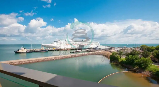 Апартаменты Oceanfront Marvel Harbour View Pool Parking