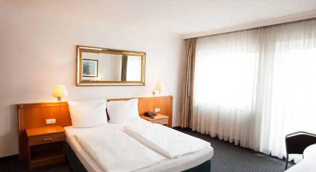 Номер Superior Hansadom Hotel Köln Central by Mayburgh