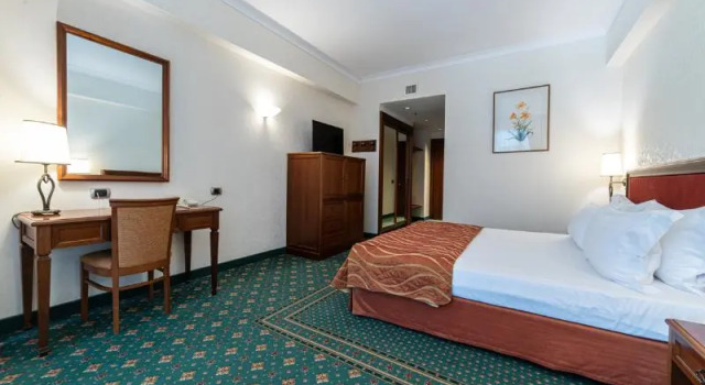 Одноместный номер Standard с балконом Lux Garden Hotel