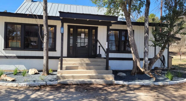 THE VAQUERO MOTEL, Забронировать Мотель Бандера Texas Hill Country, рядом с Bandera City Park