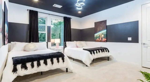 Massive 10br Compound6 Min to Downtown Austin
