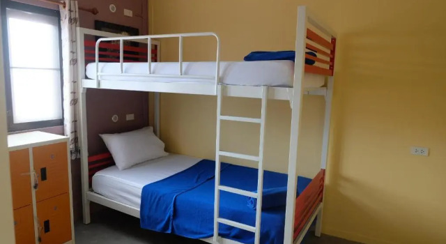 Кровать в общем номере Captan Home
