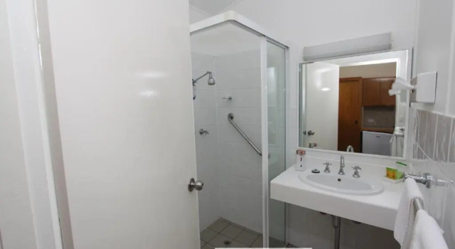Четырёхместный семейный номер Standard с видом на залив Waterview Gosford Motor Inn