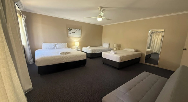 Апартаменты Harbour Sails Motor Inn