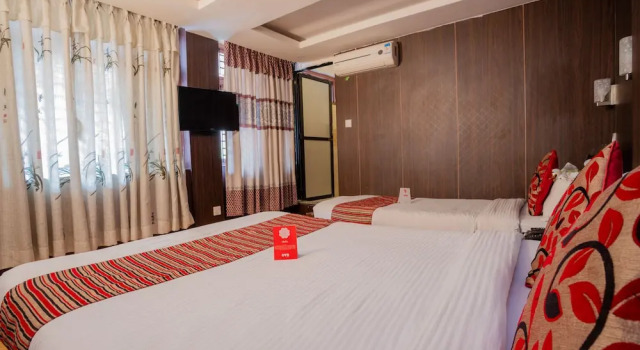 Трёхместный номер Deluxe Traveler's Holiday Inn