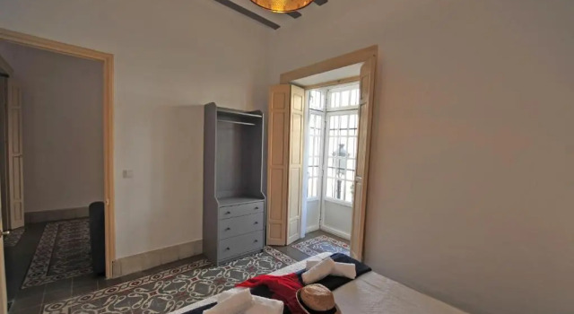 Arenal 8 rooms 3 plantas, Забронировать Отель Отели Херес-де-ла-Фронтера с парковкой, рядом с Винотека Гонсалес Байасс, Парковка