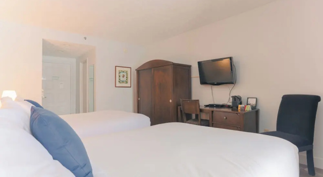 Четырёхместный номер Standard Цокольный этаж Hotel Lac Brome, BW Signature Collection