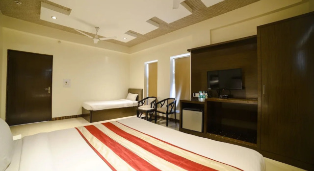 Трёхместный семейный номер Standard Hotel Karan Vilas