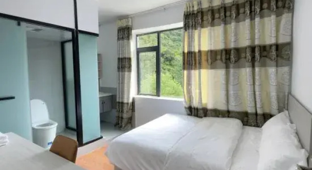 Siguniang Mountain Linxi Yashe Homestay (Shuangqiao Valley Scenic Area), Prenota Hotel Renshenguoping Cina