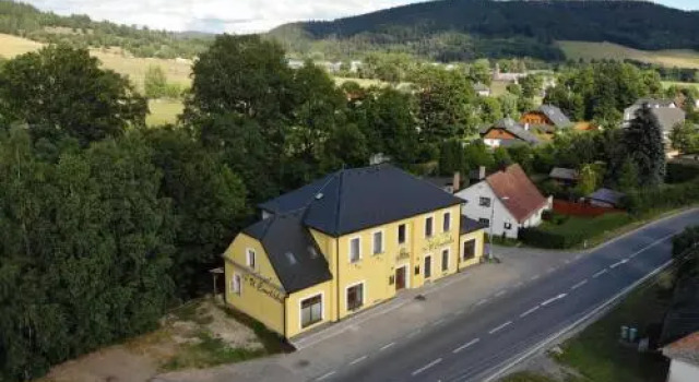 U Čmeláků, Rezerwuj Hotel Tanie hotele w Kraj pardubicki