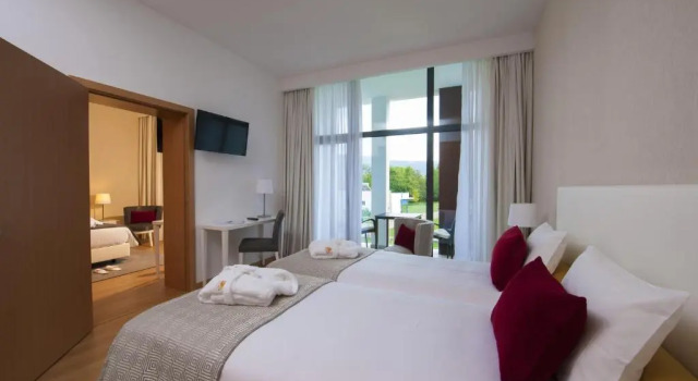 Семейный номер Standard с балконом Hotel Parque Serra da Lousã