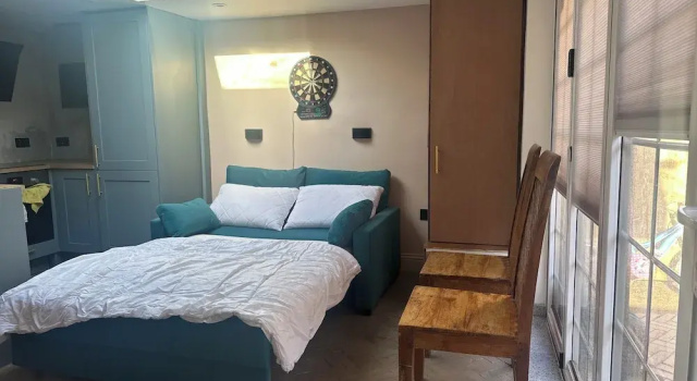 Inviting 1-bed Studio in London, Varaa Huoneisto Asunnot kohteessa Merseyside, Huoneisto