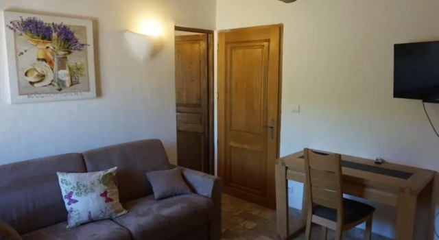 La Buisse, Prenota Affittacamere Simiane-la-Rotonde Strada della Lavanda