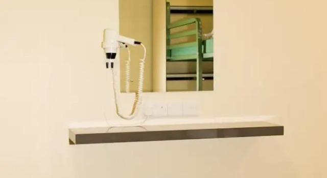 Кровать в общем номере (мужской номер) The Savoy Hostel