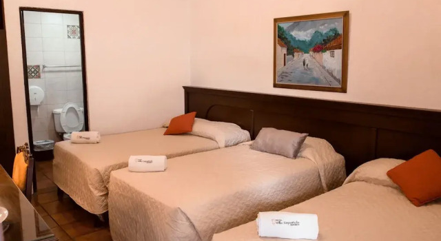 Трёхместный семейный номер Standard с балконом Hotel Villa Española