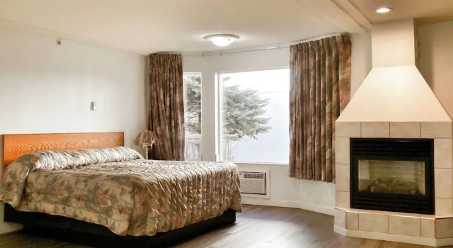 Двухместный номер Standard Western Budget Plus Mosaic Suites