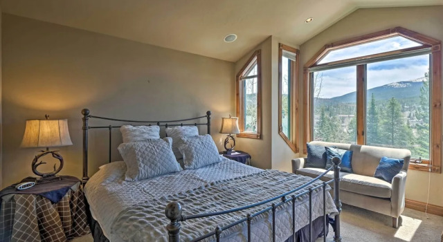 Beautiful Breck Retreat: Walk to Gondola & Main St, Rezerwuj Apartament Hotele w Vail Ski z parkingiem, Parking