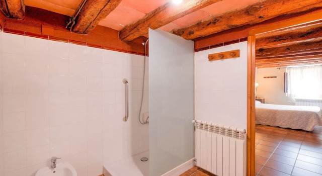 Rustic Farm House Dating Back to the Xviii Century With Private Swimming Pool, Prenota Agriturismo Lladurs Lleida