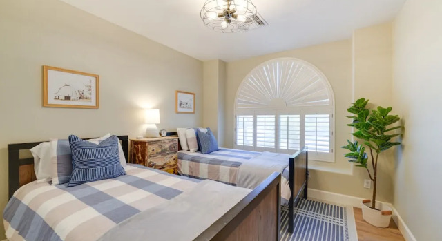 Near Golf and Hikes! Poolside Retreat in Phoenix, Забронировать Дом для отпуска Дир-Вэлли 
