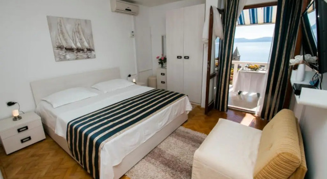 Villa Antonio, Book Villa Cottages in Split Region, Cottage