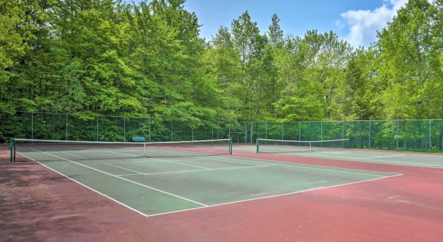 Pet-friendly Cabin in Pocono Lake!