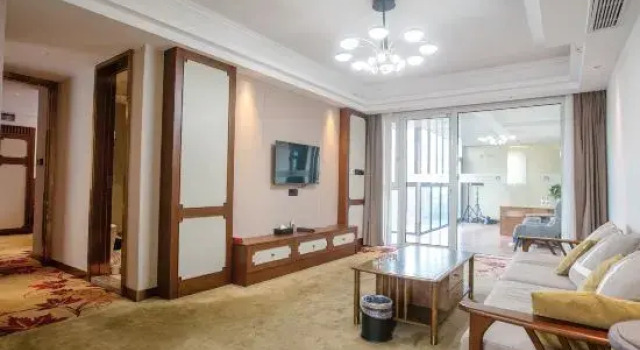 Люкс Luxury Newpinke Wuhu Hotel (Wuhan Yangtze New Area Wuhu Metro Station Branch)