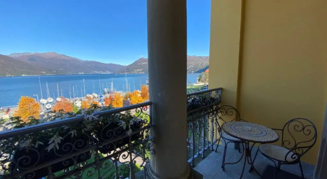 Двухместный номер Deluxe с балконом Camin Hotel Luino