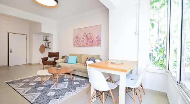 Sunny 2BR in Bazel Square by HolyGuest, Забронировать Отель Тель-Авив Тель-Авивский округ, рядом с Площадь Рабина