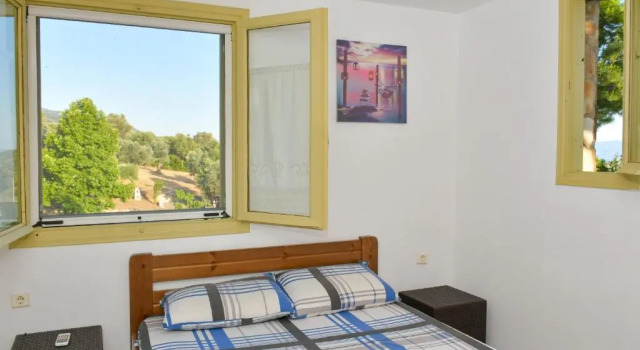House in 10 acres of grass with horses, Rezervovat Hotel Euboia Central Greece