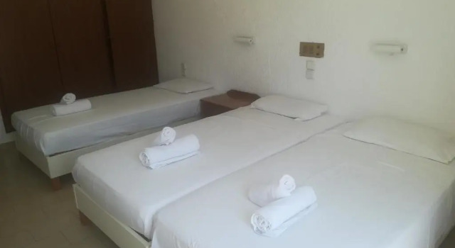 Трёхместный номер Standard Neon Hotel