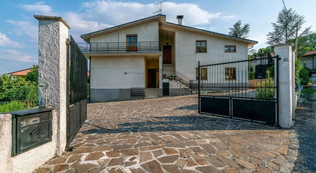 3 Bedroom Amazing Home In Scurcola Marsicana, Book Hotel Hotels in Abruzzo with Parking, Parking