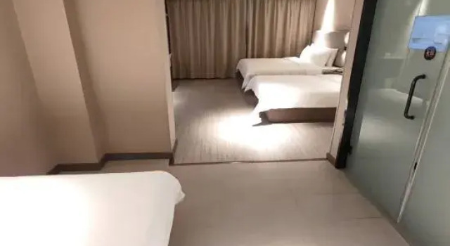 Кровать в общем номере HanTing Hotel (Xi'an Gongyuan South Road)