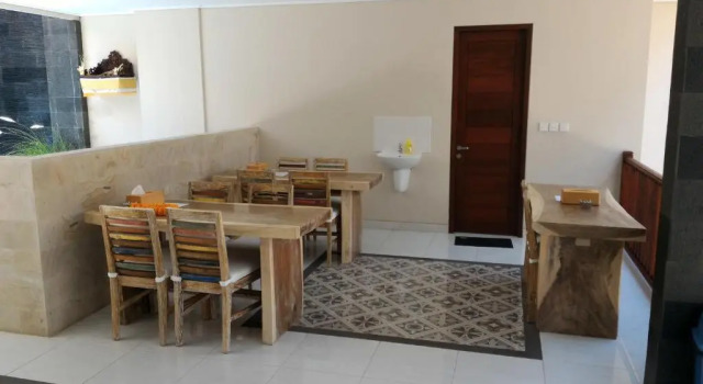 Nyaman Guest House, Забронировать Гостевой дом Отели провинции Бали с завтраком, Завтраки