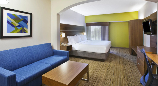 Двухместный люкс Holiday Inn Express & Suites Milford by IHG