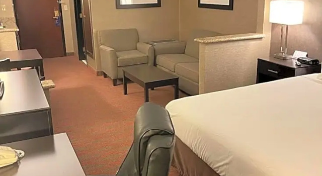 Люкс Country Inn & Suites by Radisson, Garden City, KS
