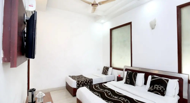 OYO 14515 Hotel Paras Regency