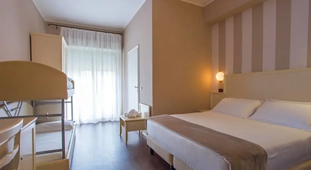Четырёхместный номер Standard с балконом Park Hotel Serena