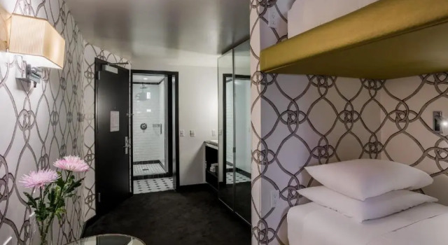 Четырёхместный номер 45 Times Square Hotel