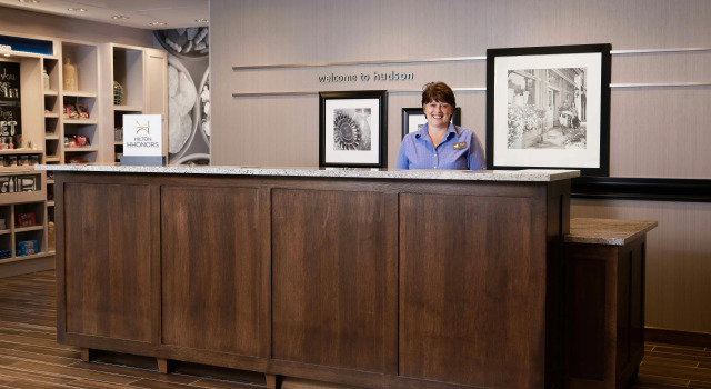 Hampton Inn & Suites Hudson, จอง โรงแรม Hudson วิสคอนซิน