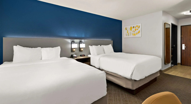 Четырёхместный номер Standard Comfort Inn & Suites Fremont
