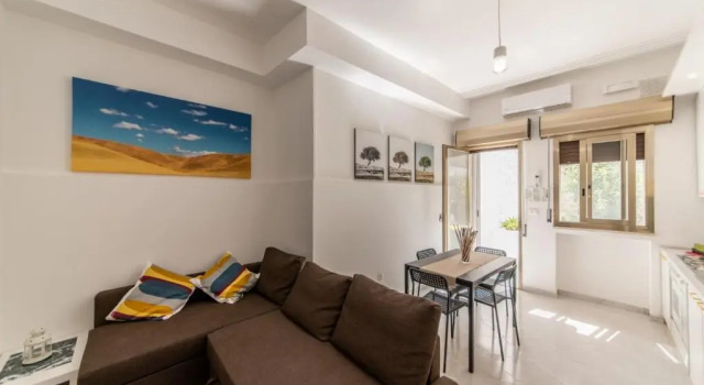 Carlentini house B&B, Забронировать Отель «постель и завтрак» Отели в центре Комизо, в центре