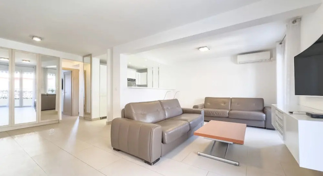 207 Le Maubourg in Cannes, Забронировать Апартаменты/квартира Канны Приморские Альпы, рядом с Galerie Alexandre Leadouze