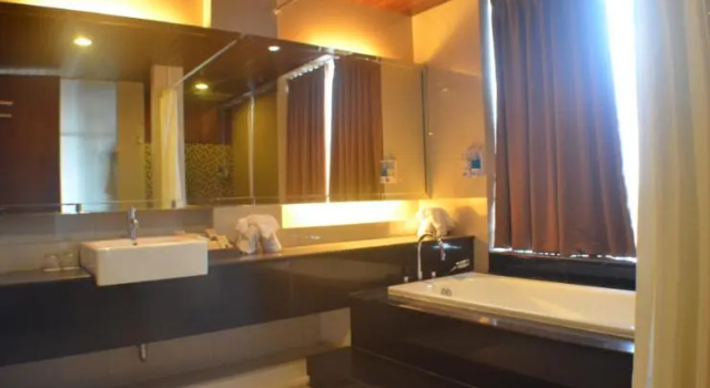 Junior Suite with city view Horison Ultima Ratu Serang