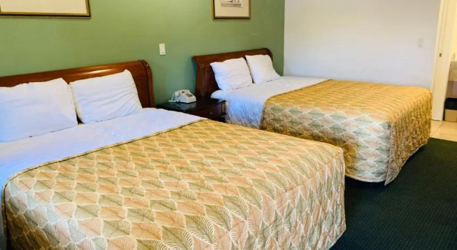 Четырёхместный номер Standard Monterey Oceanside Inn