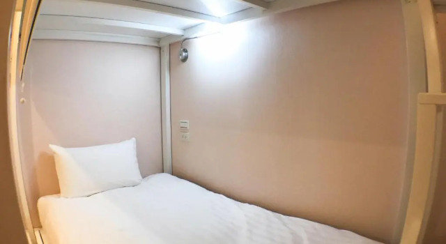 Кровать в общем номере (женский номер) Ch Place X Hotel