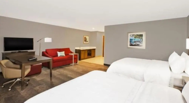 Четырёхместный номер Standard Hampton Inn by Hilton Detroit Dearborn, MI